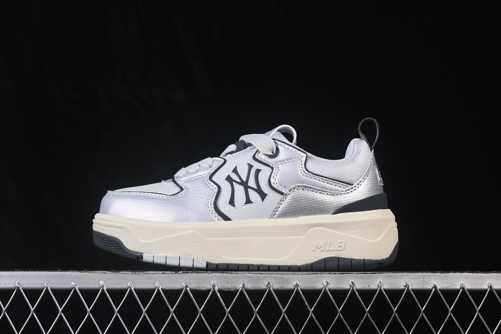 MLB NY Yankees Chunky Curve Liner Platform Sneakers - 3ASXM096N50SIS