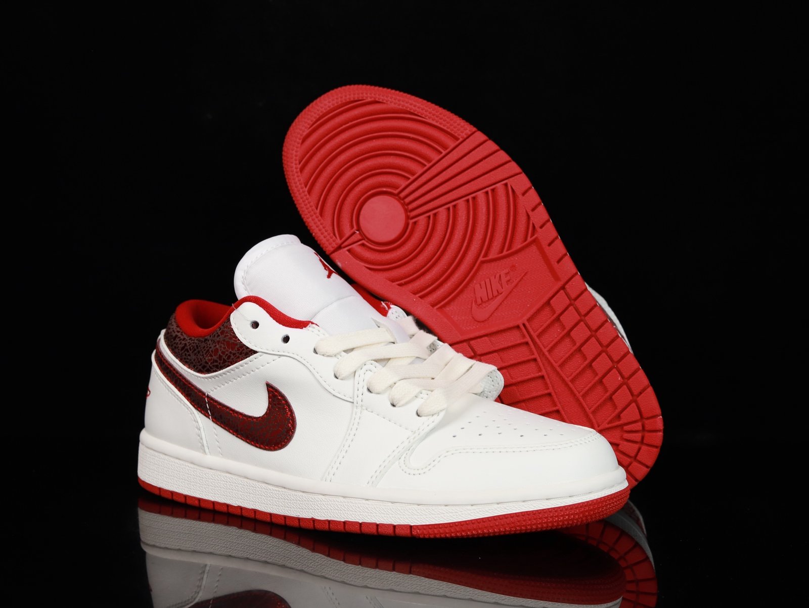 Air Jordan 1 Retro High OG 'First in Flight' HJ9338-106 Premium Leather Sneaker