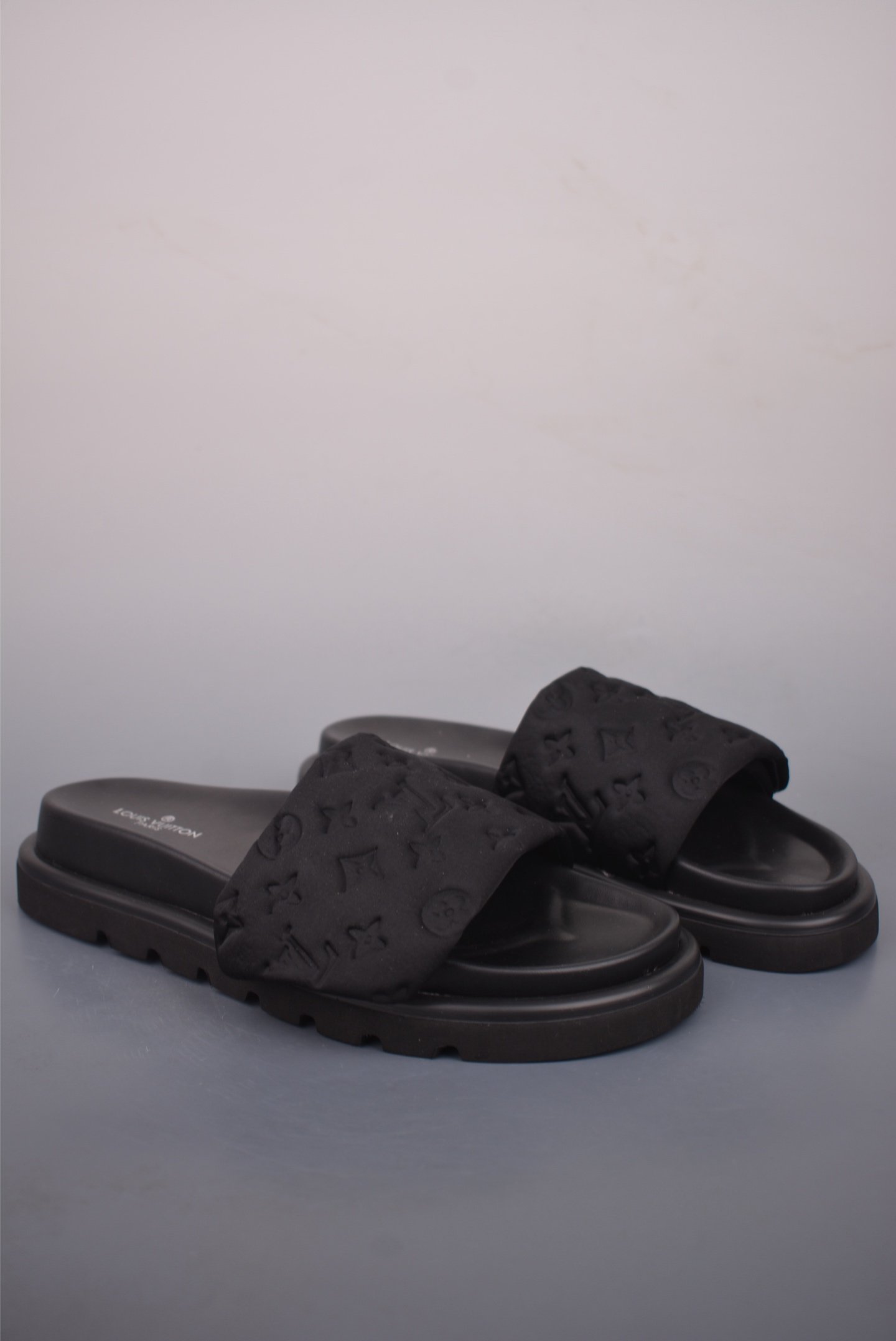 Louis Vuitton 2026 SS Monogram 3D Print Platform Velcro Slides AG2U72722