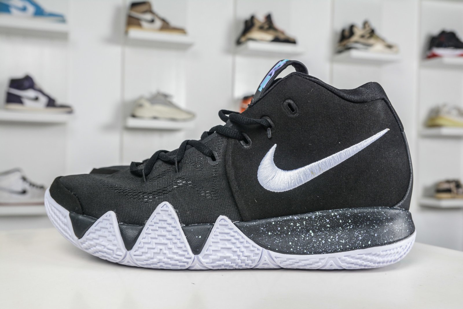 Nike Kyrie 4 OG Black White Basketball Shoes 943807-002