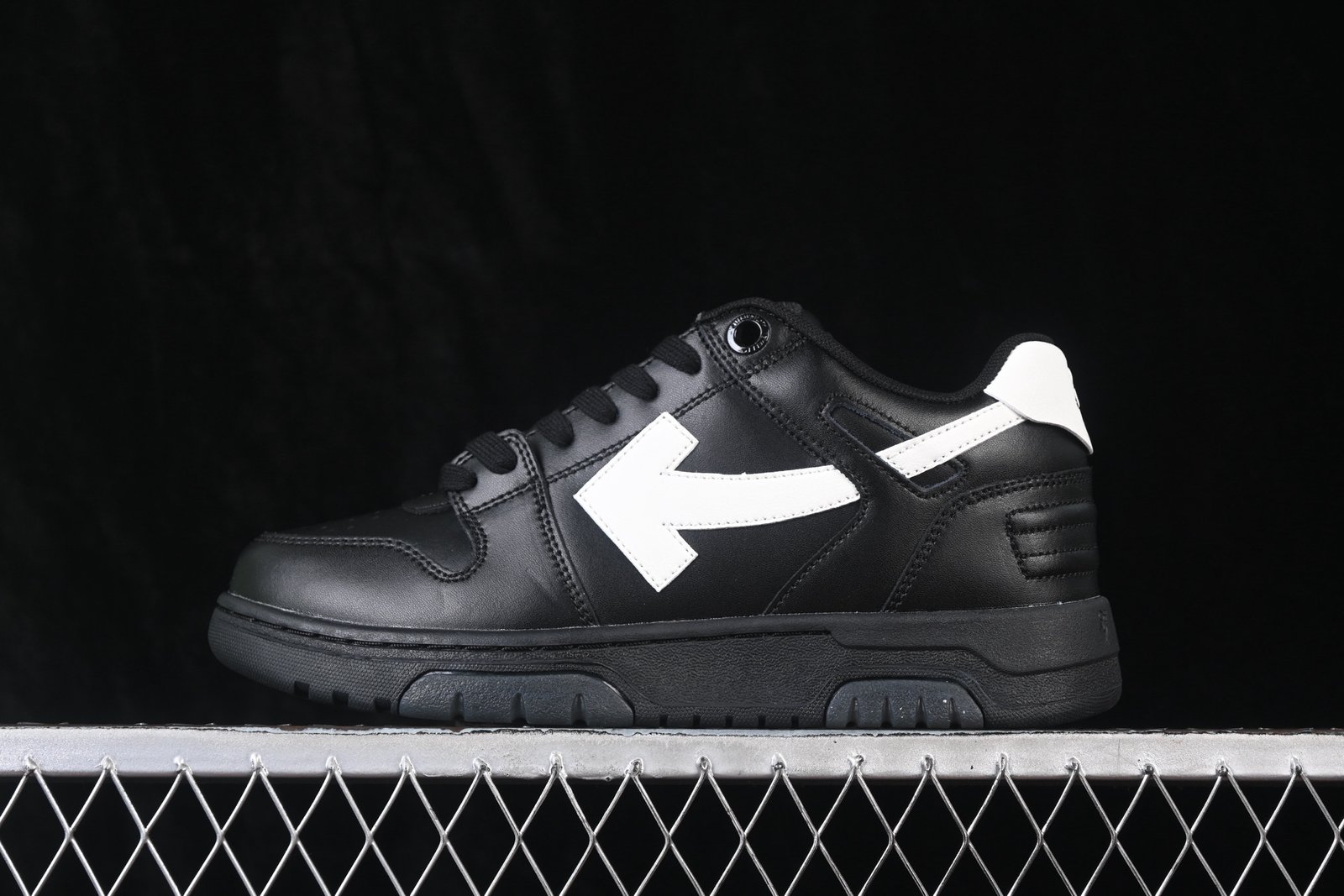 Off-White Out Of Office 'OOO' Low-Top Fashion Sneakers - Black/White