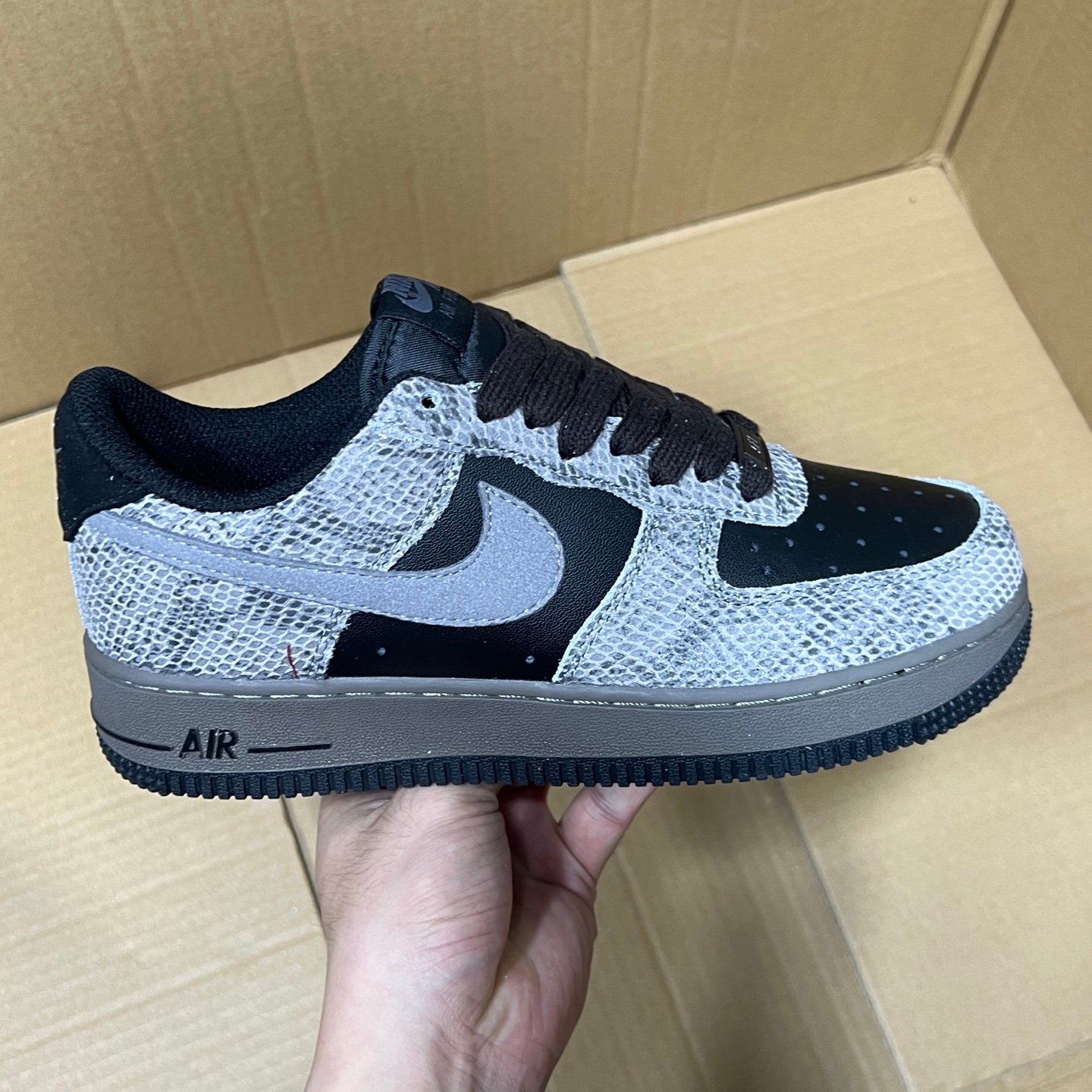 Nike Air Force 1 AF1 '07 Low Classic Sneakers - Style Code AB206896