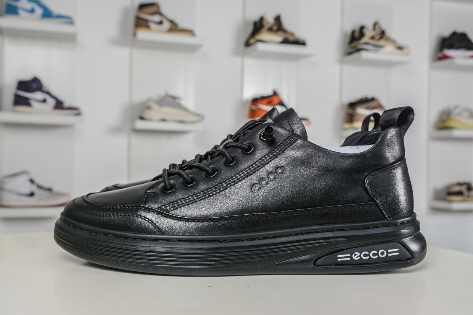 ECCO Men's Street Lite Casual Leather Sneakers - Breathable Slip-On Board Shoes 795286 01001