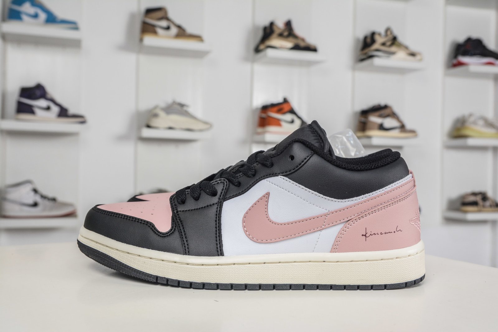 Jordan Air Jordan 1 Low 'Black Pink Toe' Classic Sneakers - 553560-081