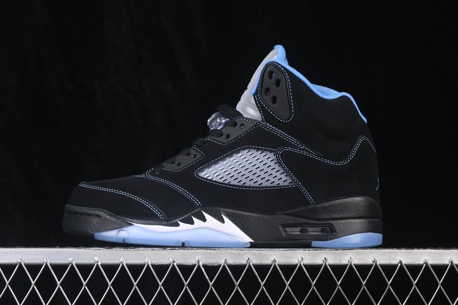 Air Jordan 5 Retro 'Black University Blue' DD0587-008