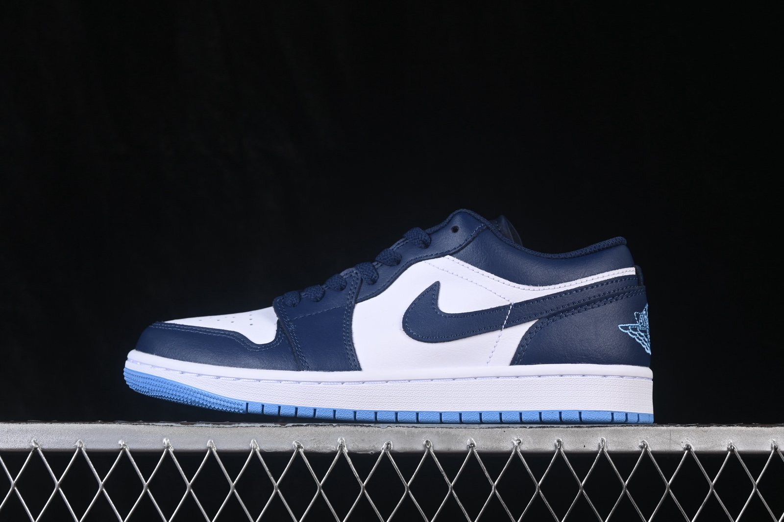 Air Jordan 1 Low White University Blue Retro Basketball Shoes 553558-404