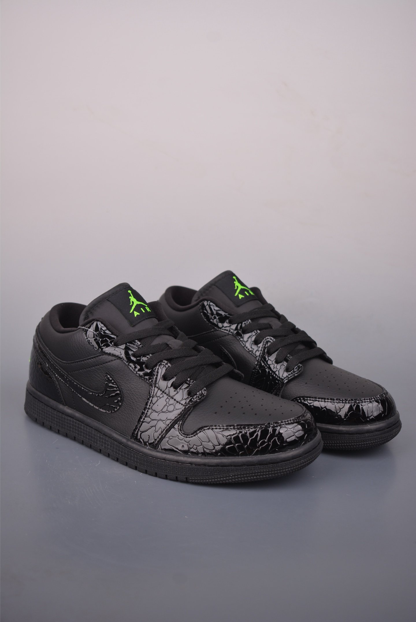 Air Jordan 1 Low 'Black Green' Premium Leather Casual Board Shoes - IQ9701