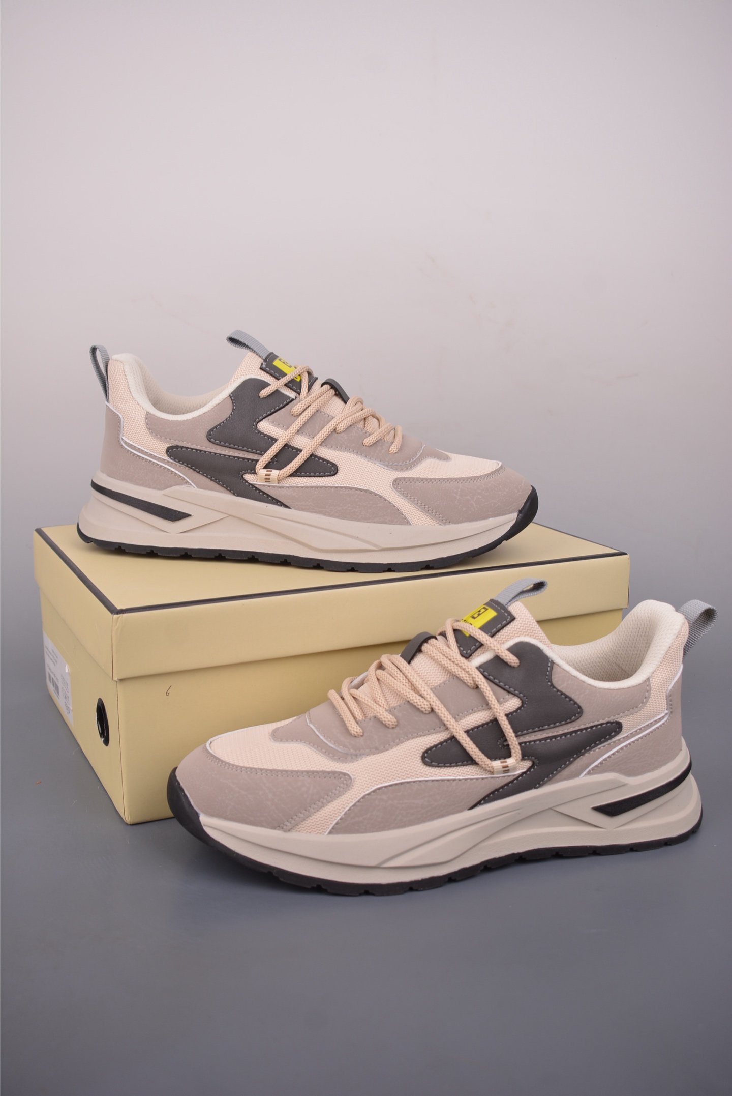 Fendi Men's 2023SS Low-Top Leather Casual Sneakers - Elastic Slip-On Shoes 7E14932731