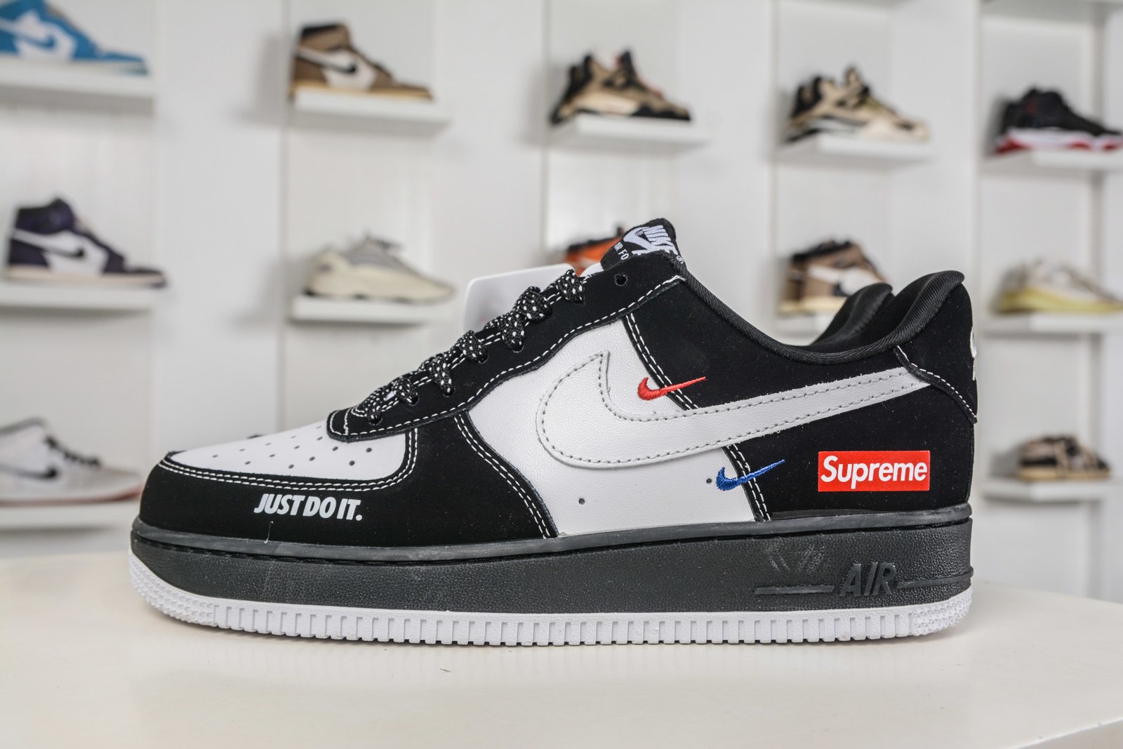 Nike Air Force 1 Low '07 x Supreme White Black KJ1688-027