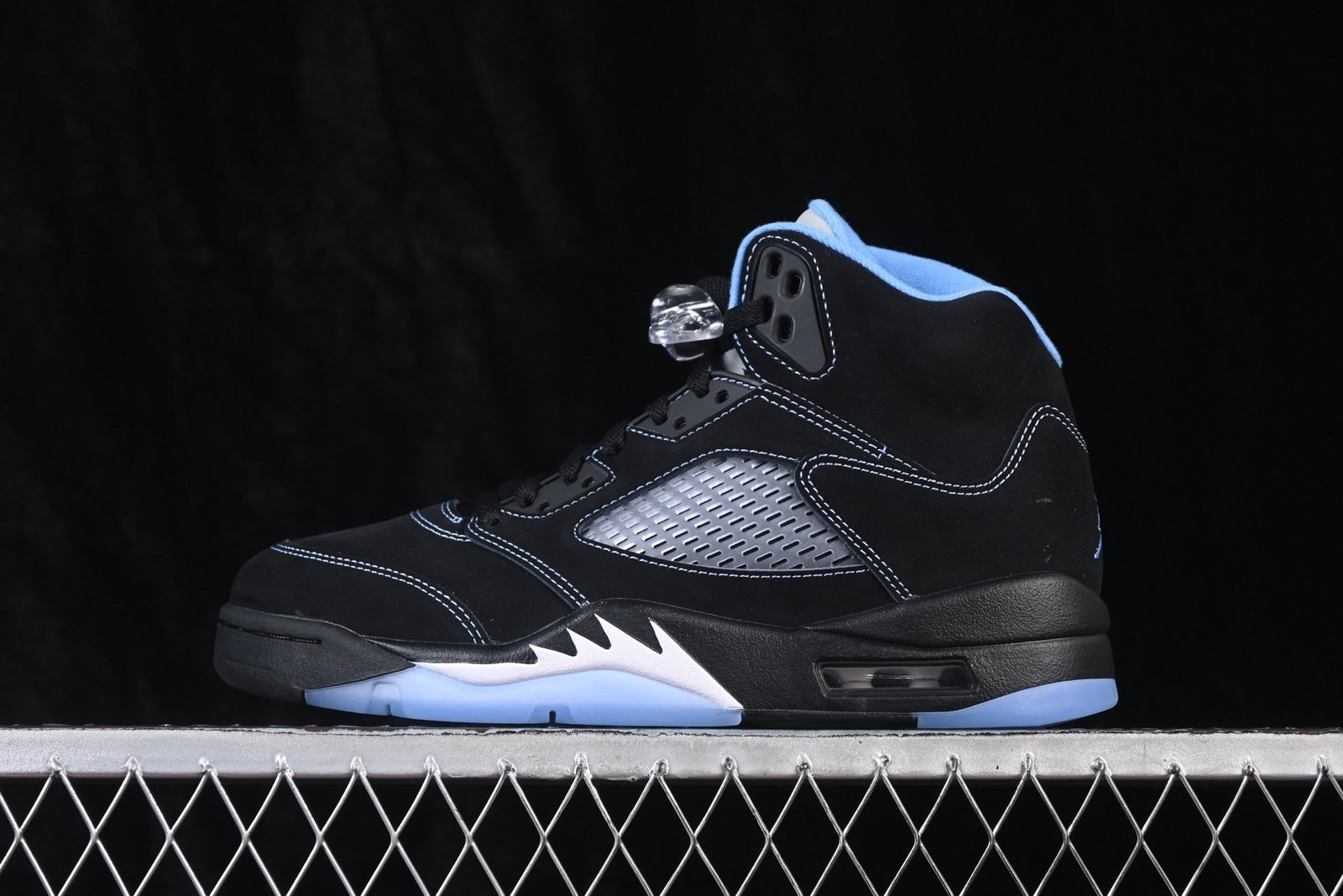 Air Jordan 5 Retro 'Black University Blue' DD0587-008