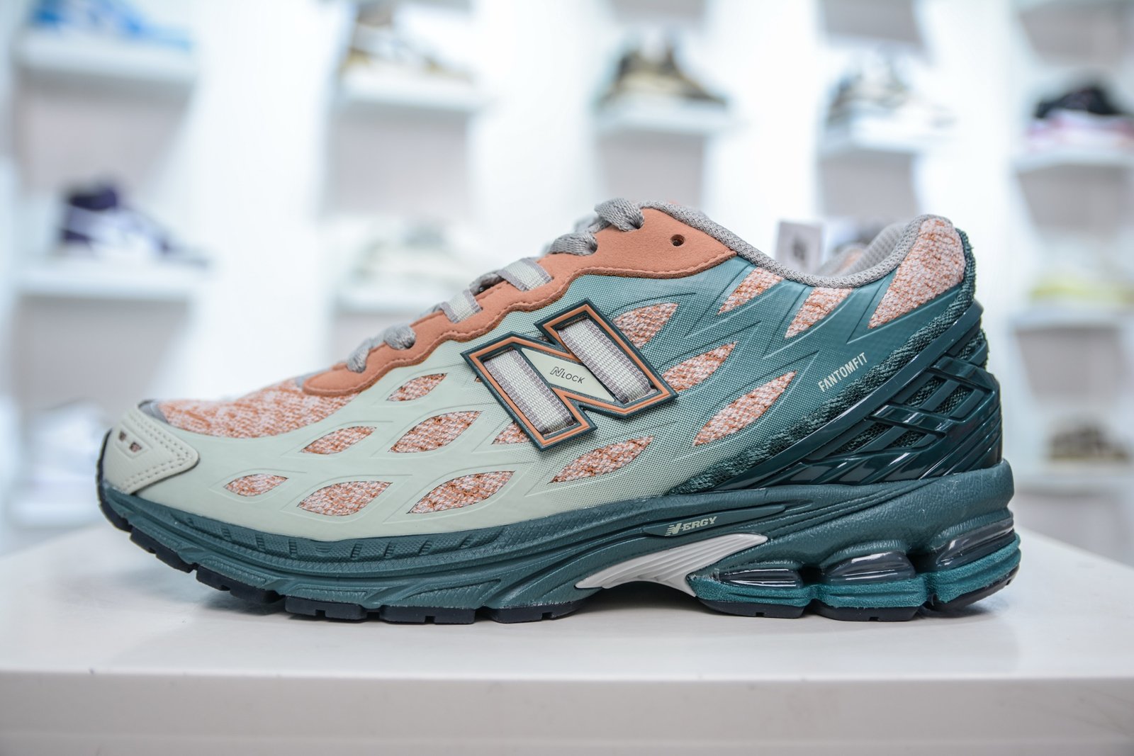 New Balance 1906R Series Vintage Metallic Silver Mesh Running Shoes U1906WFB