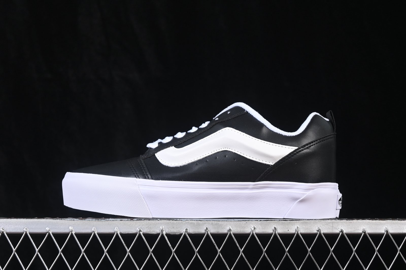 Vans Knu-Skool VR3 Low-Top Suede Skateboarding Shoes - VN000EB5BLA