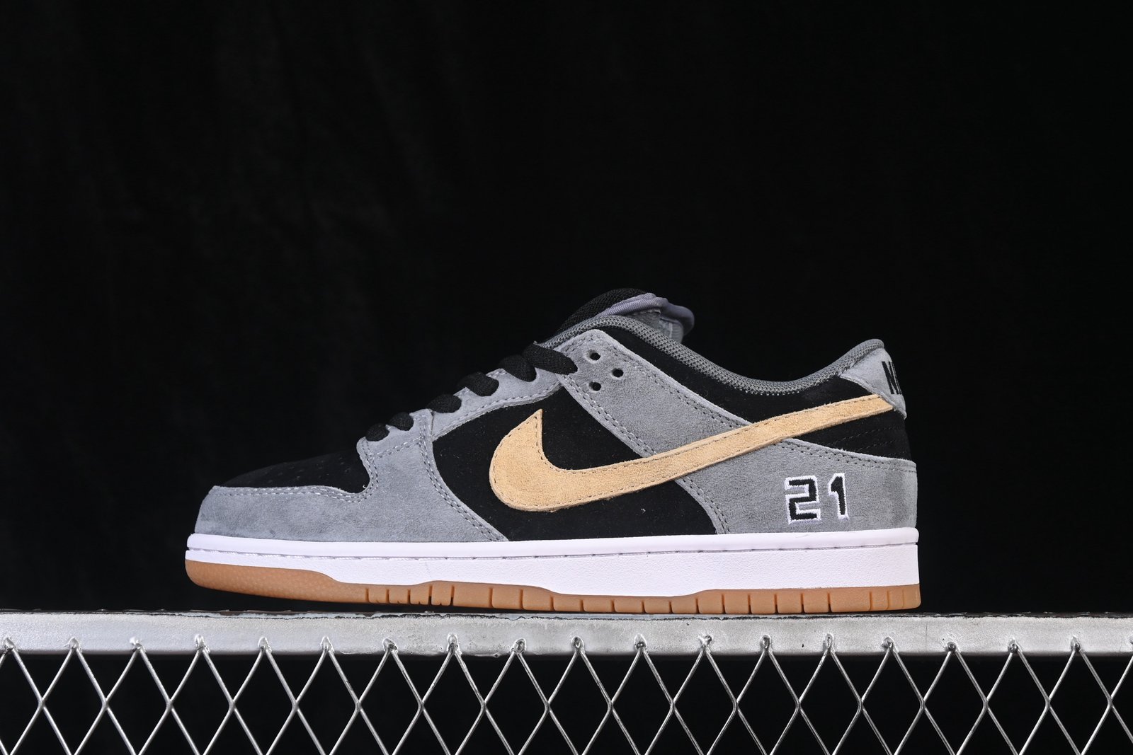 Nike SB Dunk Low Pro - BQ6817-204 - Classic Low-Top Skateboarding Shoes
