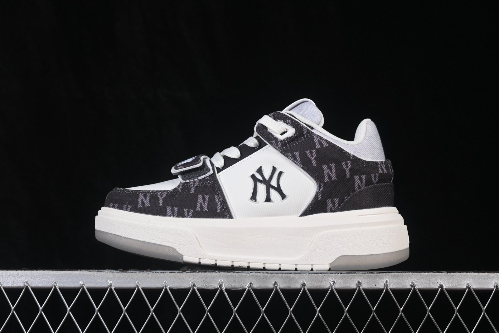 MLB Chunky Liner Pocket Monogram NY Yankees Platform Running Shoes - 3ASXMDM6N50BKS
