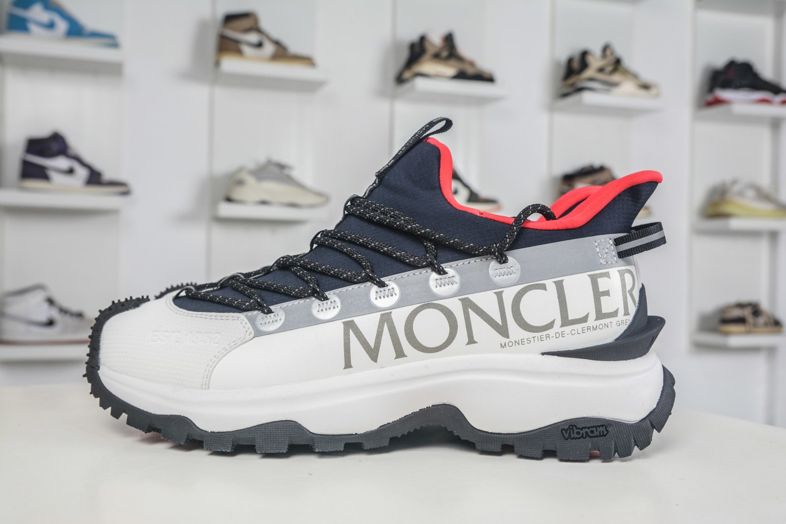Moncler Trailgrip Lite 2 Lightweight Low-Top Outdoor Hiking Sneakers