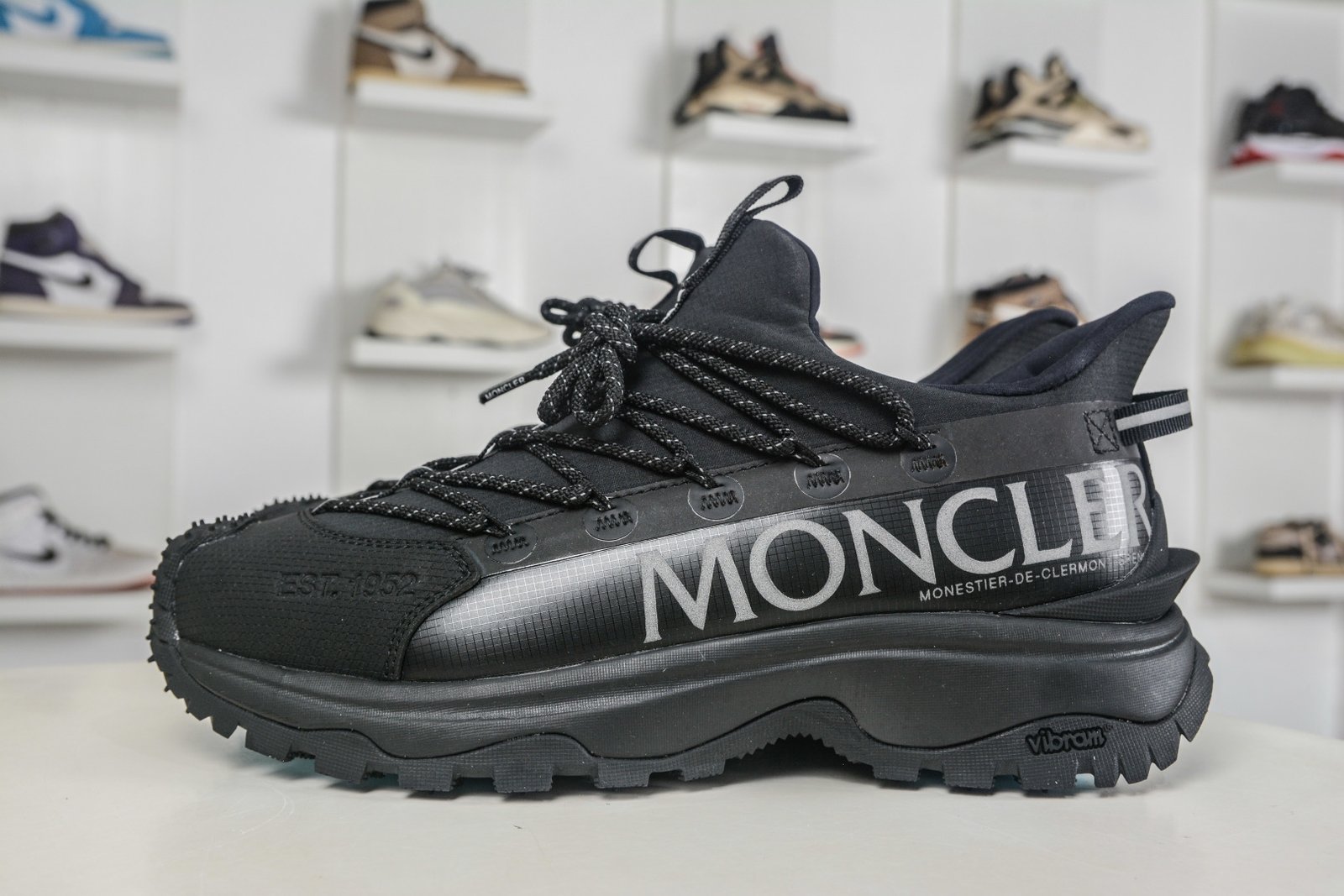 Moncler Trailgrip Lite 2 Low-Top Lightweight Outdoor Hiking Sneakers