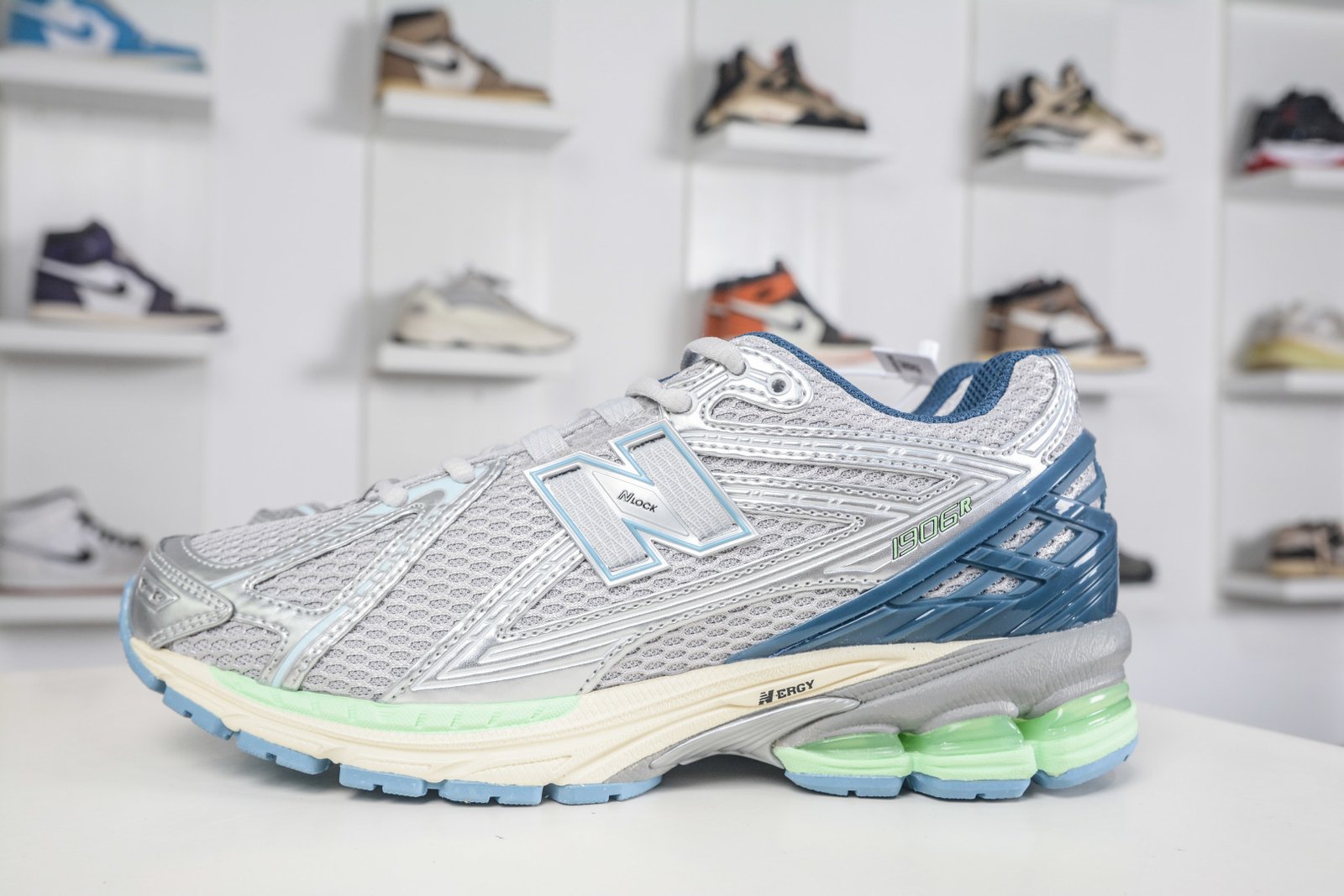 New Balance 1906R Retro Metallic Silver Vintage Mesh Running Shoes U1906RCR